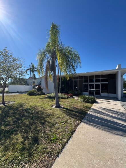 More Photos Of 6801 S West Shore Blvd, Tampa Freestanding For Lease