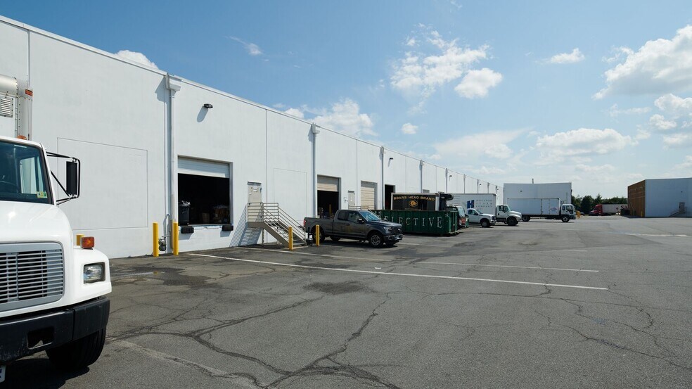 More Photos Of 22660 Executive Dr, Dulles Unknown For Lease