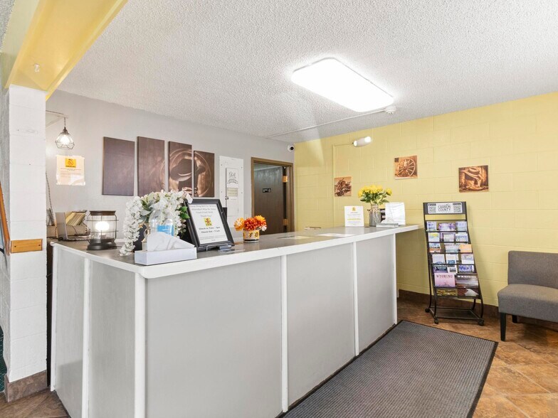 More Photos Of 1904 E Cedar St, Rawlins Hotel For Sale