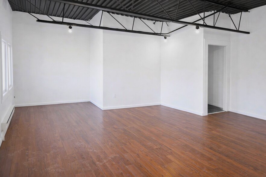 More Photos Of 5450 Canotek Rd, Ottawa Light Manufacturing For Sale