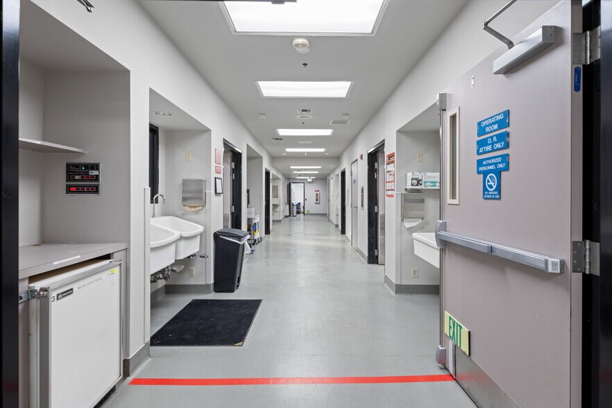 More Photos Of 8327-8333 Reseda Blvd, Northridge Medical For Sale