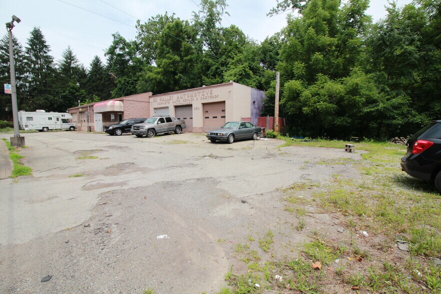 More Photos Of 801 Universal Rd, Pittsburgh Auto Repair For Sale
