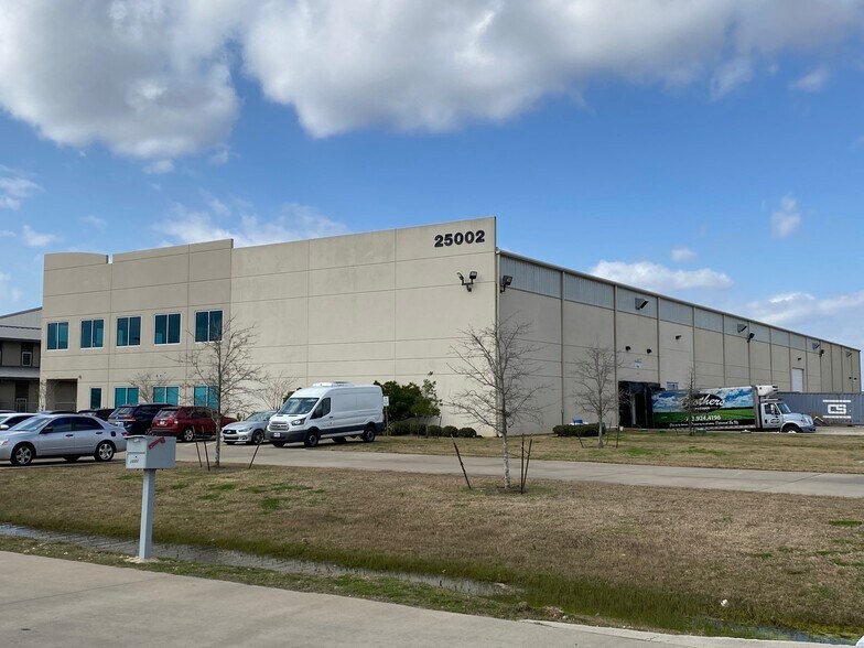 More Photos Of 25002 Clay Rd, Katy Warehouse For Lease