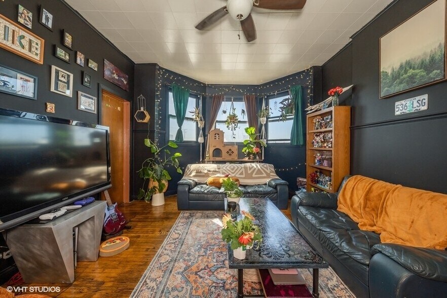 More Photos Of 2410 S Blue Island Ave, Chicago Storefront Retail Residential For Sale