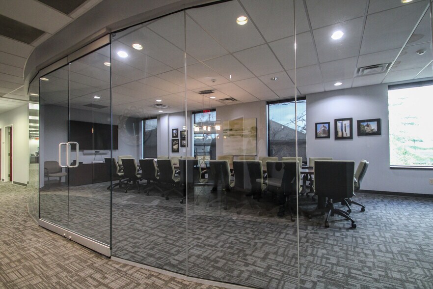 More Photos Of 9911 Shelbyville Rd, Louisville Office For Sale