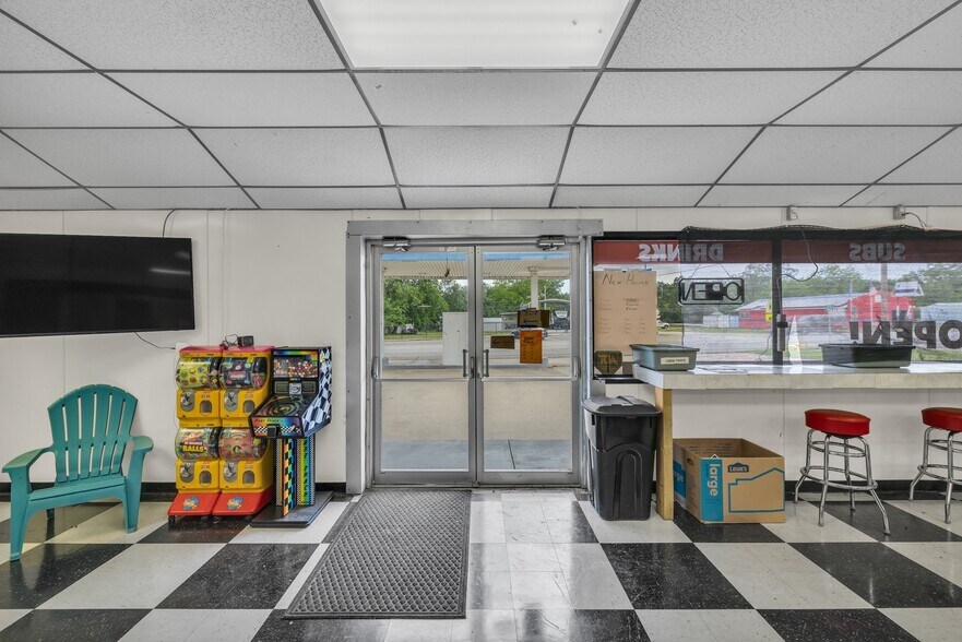 More Photos Of 101 S Main Street, Spavinaw Restaurant For Sale