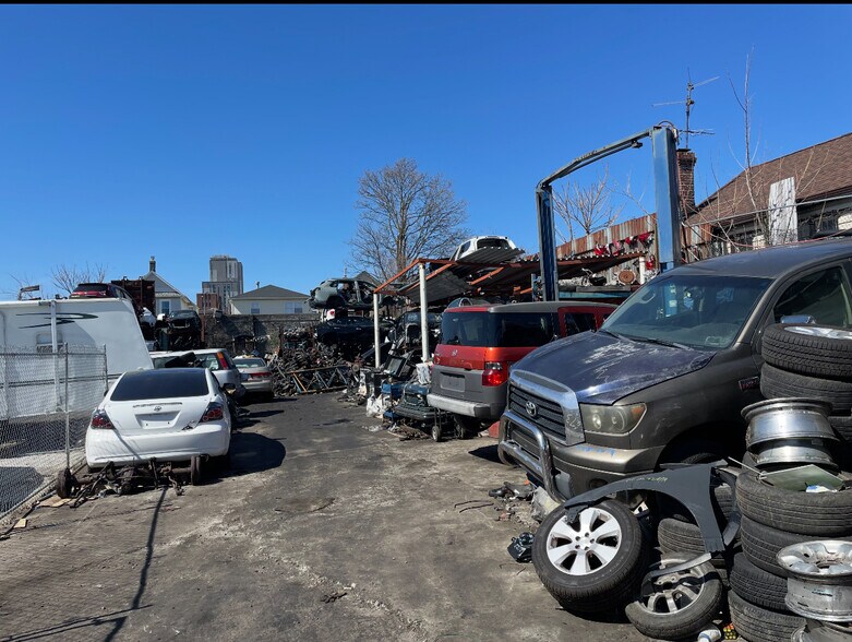 More Photos Of 10421 Merrick Blvd, Jamaica Land For Lease