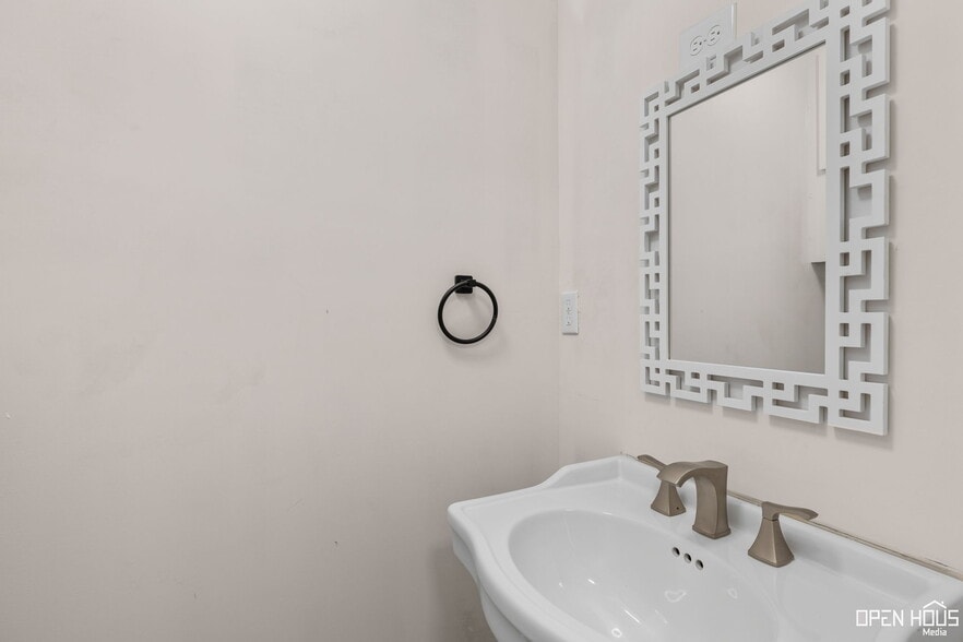 More Photos Of 405 W Gilbert St, Henrietta Hospitality For Sale