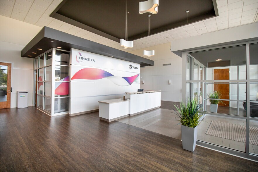 More Photos Of 12080 N Corporate Pky, Mequon Office For Lease