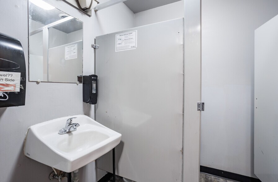 More Photos Of 149 E Main St, Hermiston Bar For Lease