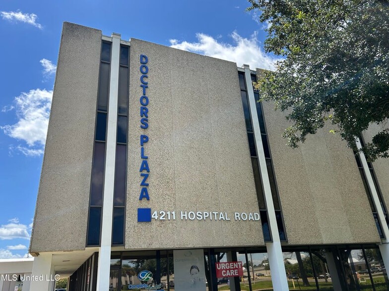 Primary Photo Of 4211 Hospital Rd, Pascagoula Medical For Sale