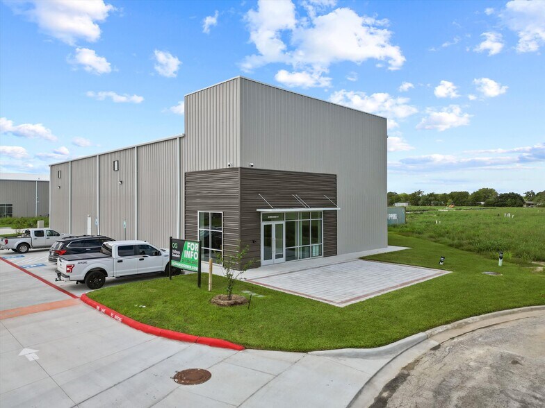 More Photos Of 2051 Bose St, Rosenberg Industrial For Sale