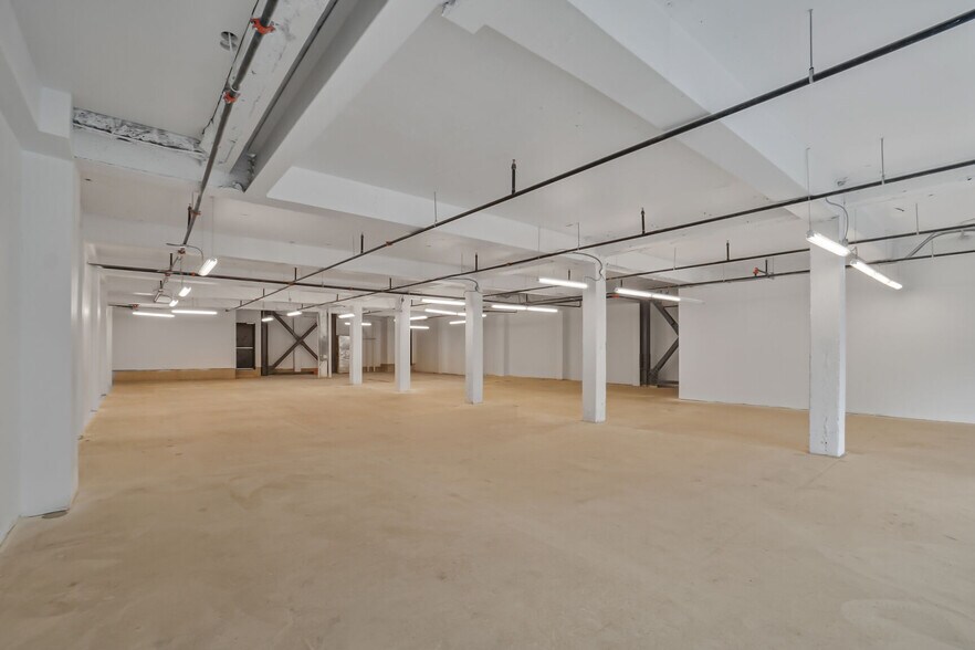 More Photos Of 7472-7480 Rue Saint-Hubert, Montréal Storefront Retail Office For Sale