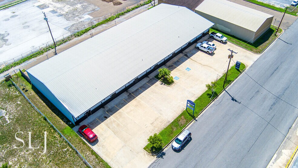 More Photos Of 211 W Jefferson St, Harlingen Warehouse For Sale