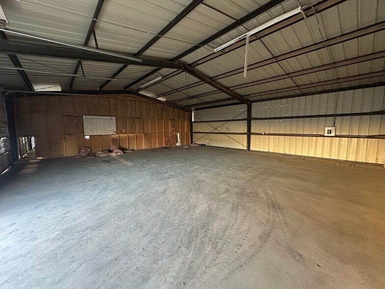 More Photos Of 903 W Industrial Ave, Midland Warehouse For Lease