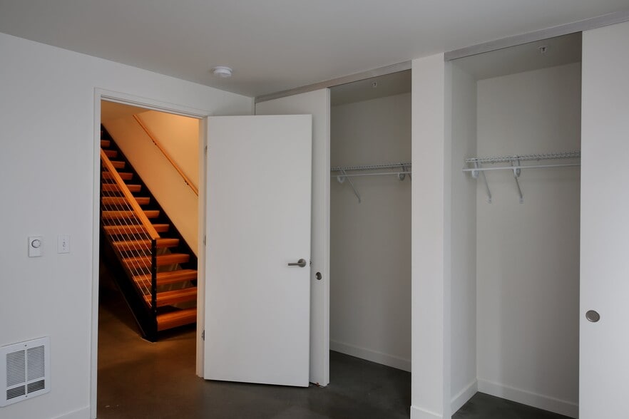 More Photos Of 900 NE 65th St, Seattle Apartments For Lease