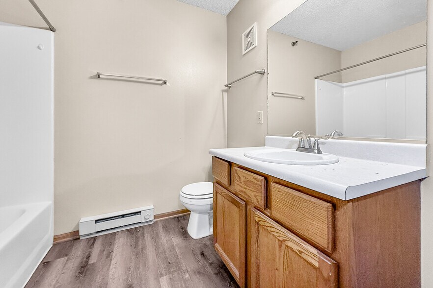 More Photos Of 1201 E Bell Ave, Des Moines Apartments For Sale