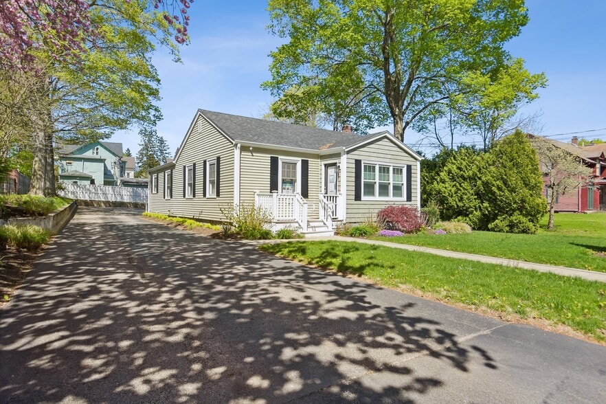 More Photos Of 65 Sachem St, Norwich Medical For Sale