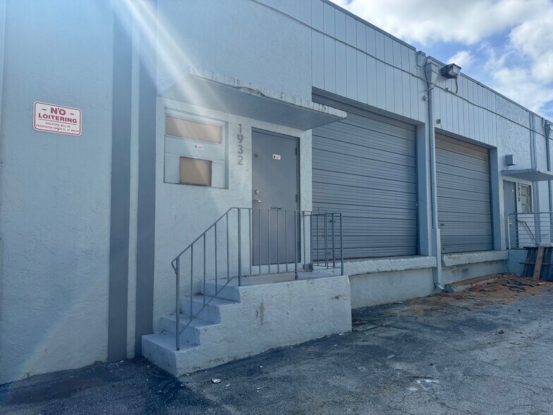 More Photos Of 1920-1934 Stirling Rd, Dania Beach Freestanding For Lease