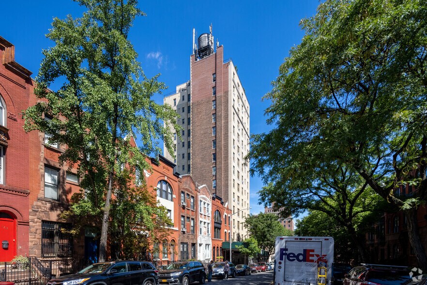 More Photos Of 50 W 106th St, New York Apartments For Lease
