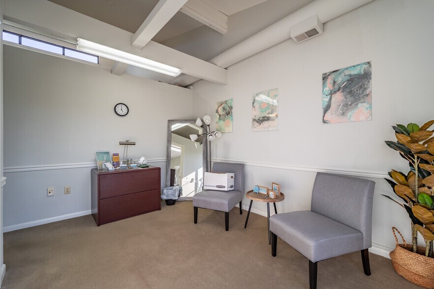 More Photos Of 7904 Coastal Hwy, Ocean City Office For Sale