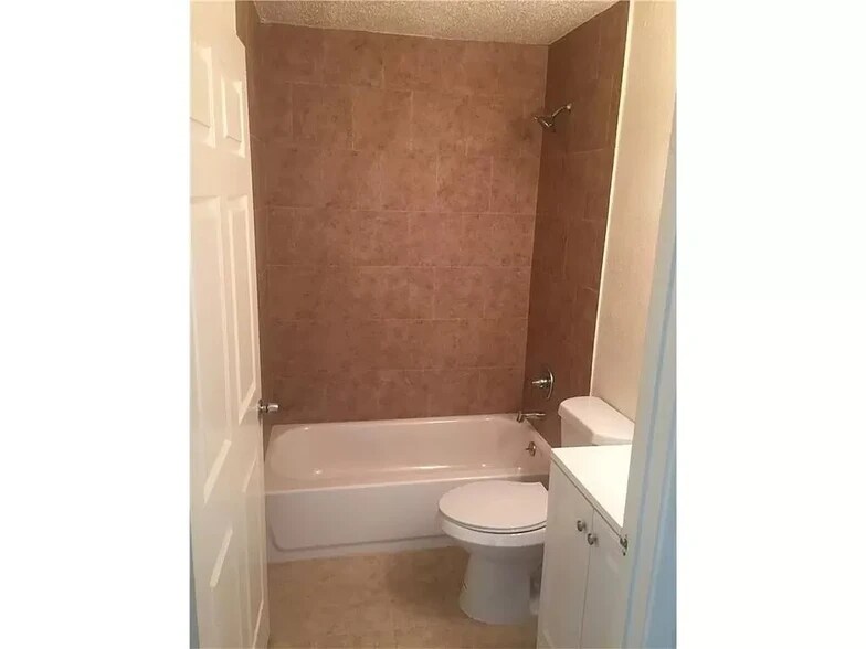 More Photos Of 8201 Riverstone Dr, Austin Multifamily For Sale