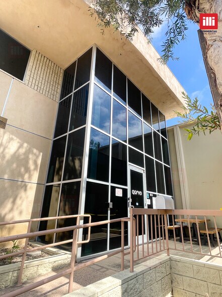 More Photos Of 950 Lawrence Dr, Thousand Oaks Manufacturing For Lease