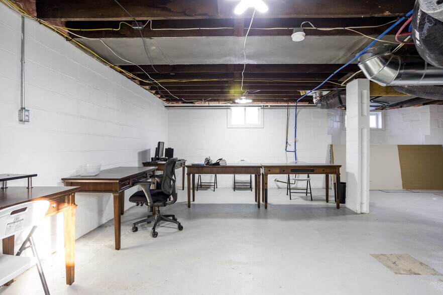More Photos Of 502 W Main St, Danville Office For Sale