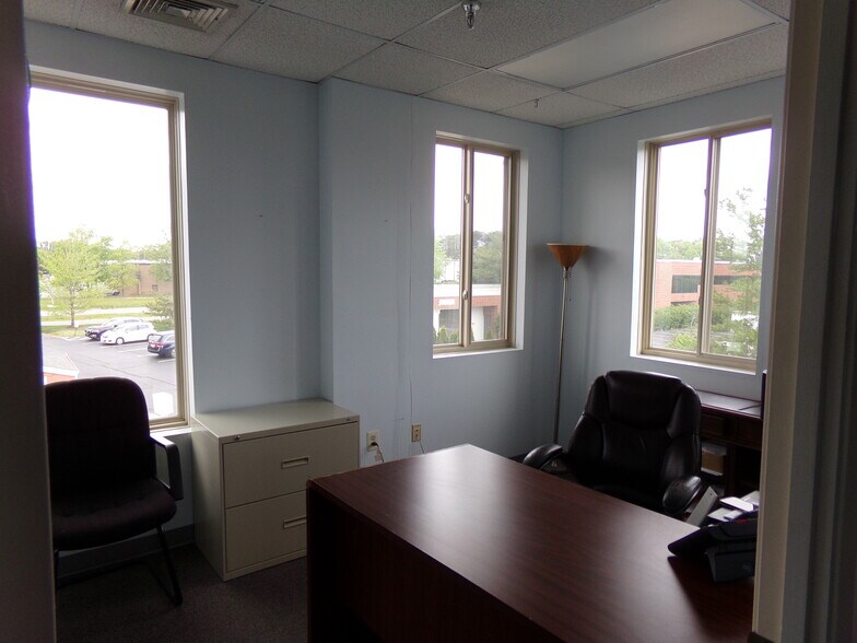 More Photos Of 22648 Glenn Dr, Sterling Office For Sale