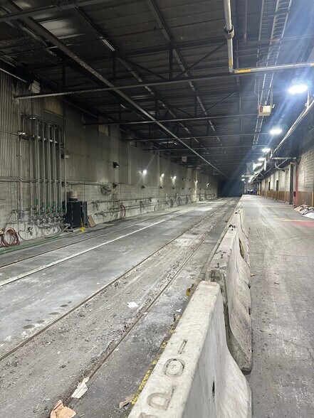 More Photos Of 300 Riley Rd, Jay Warehouse For Lease