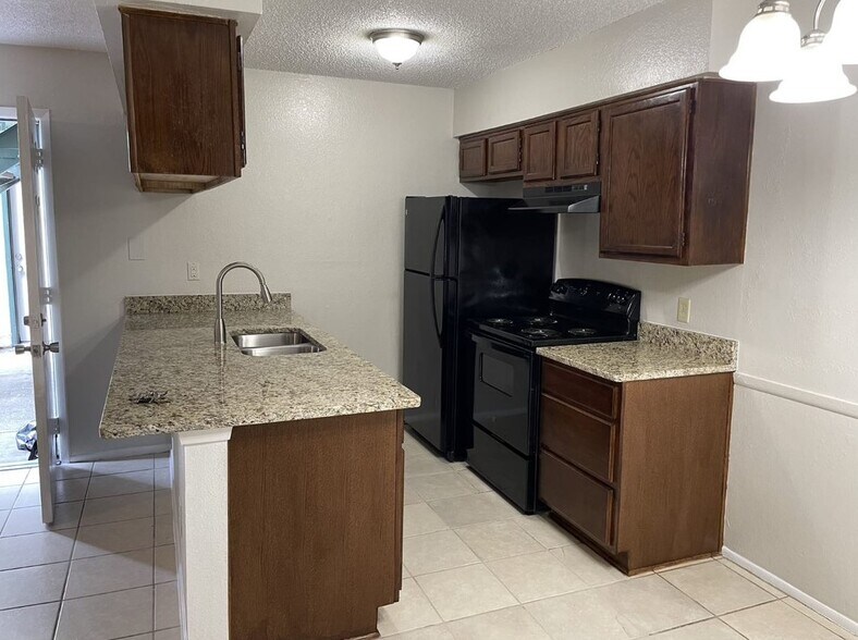 More Photos Of 811 Darby Blvd, San Antonio Apartments For Sale