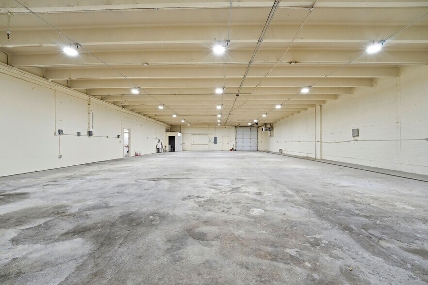 More Photos Of 2513-2515 E Willamette Ave, Colorado Springs Manufacturing For Lease