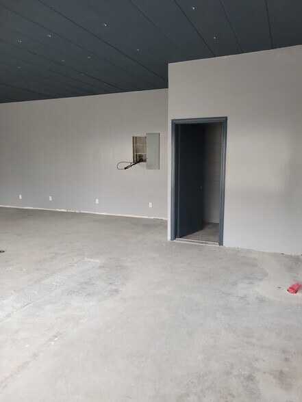 More Photos Of 401 James Ave. Ave, Baytown Storefront For Sale