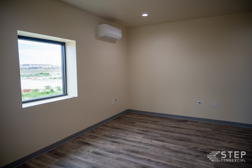 More Photos Of 1422 Cimarron Ct, Greeley Warehouse For Lease