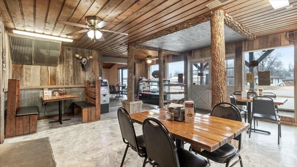 More Photos Of 1027 Porter Wagoner Blvd, West Plains Restaurant For Sale