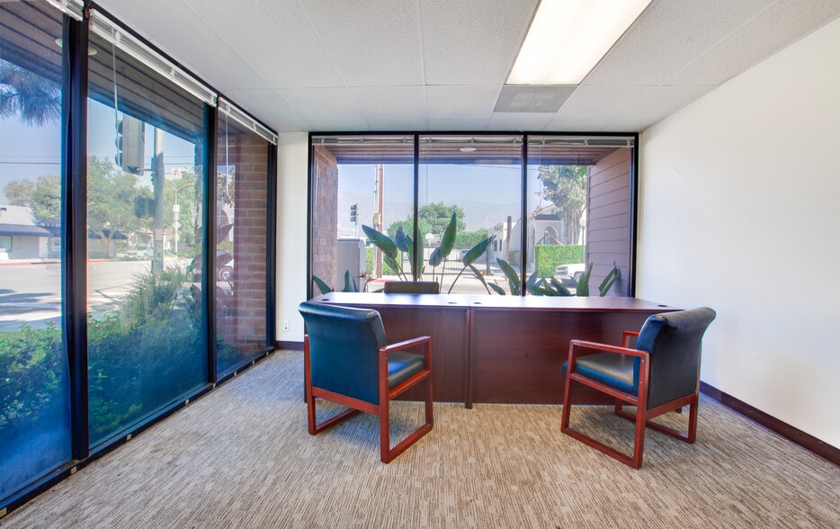 More Photos Of 440 Western Ave, Glendale Office For Lease