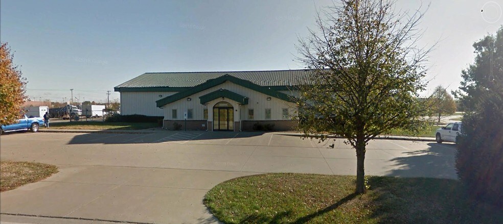 More Photos Of 3105 Great Northern, Springfield Warehouse For Sale