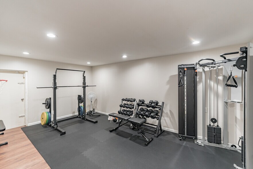 More Photos Of 2619 W 9th St, Chester Office For Lease