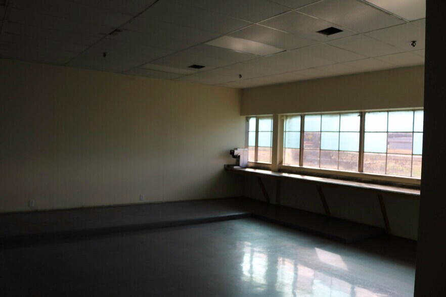 More Photos Of 13343 Interstate 20 E, Tyler Warehouse For Lease