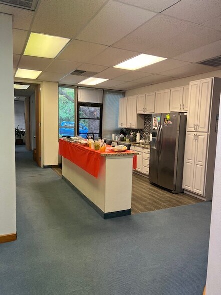 More Photos Of 9876 Plano Rd, Dallas Office For Sale