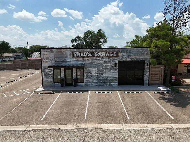 Primary Photo Of 609 Avenue H, Shallowater Auto Repair For Sale
