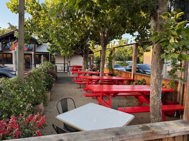 More Photos Of 18125 Sonoma Hwy, Boyes Hot Springs Restaurant For Lease
