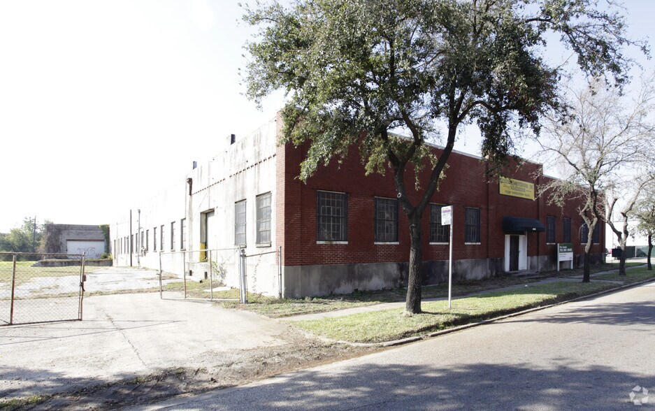 More Photos Of 6028 Navigation Blvd, Houston Warehouse For Sale