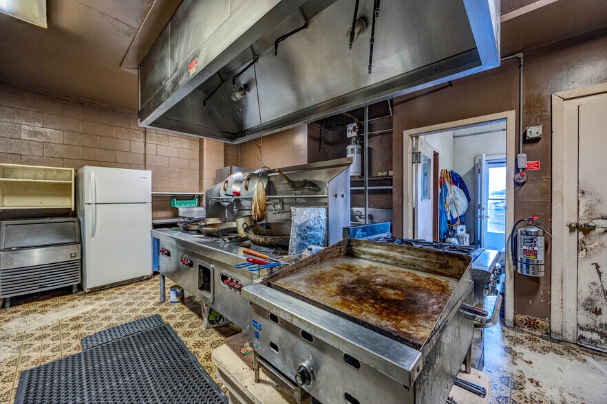 More Photos Of 627 S Columbia Ave, Connell General Retail For Lease