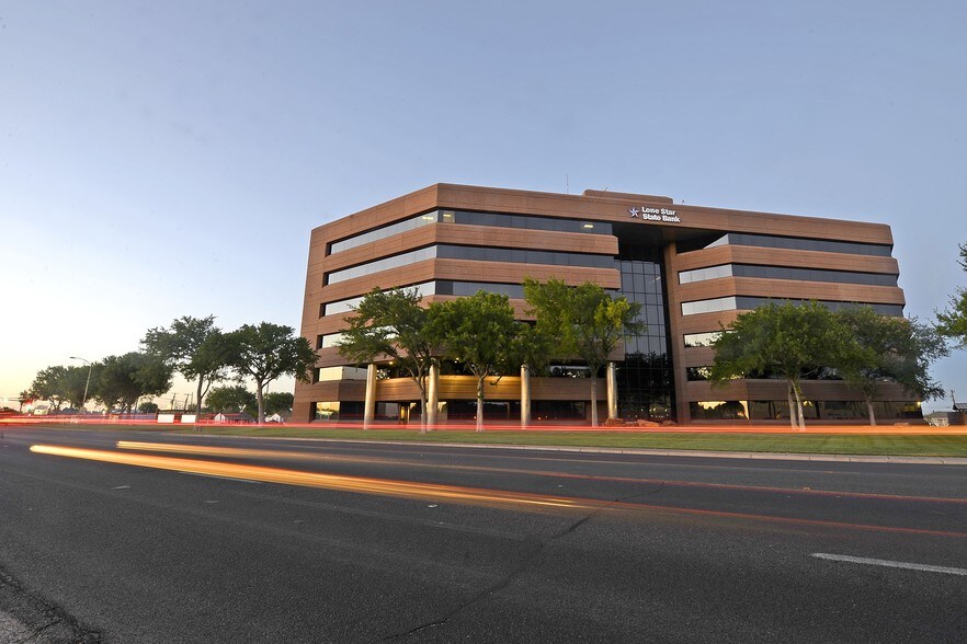 More Photos Of 1004 N Big Spring St, Midland Office For Lease