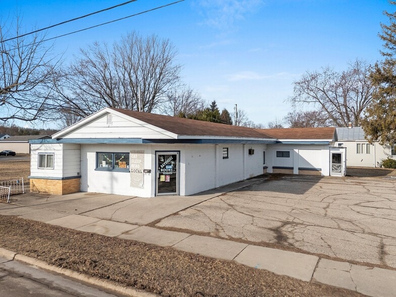 Primary Photo Of 302 Collins Ave, Oconto General Retail For Sale