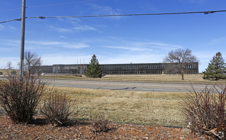 More Photos Of 1505 Central Park Commons Dr, Eagan Unknown For Lease