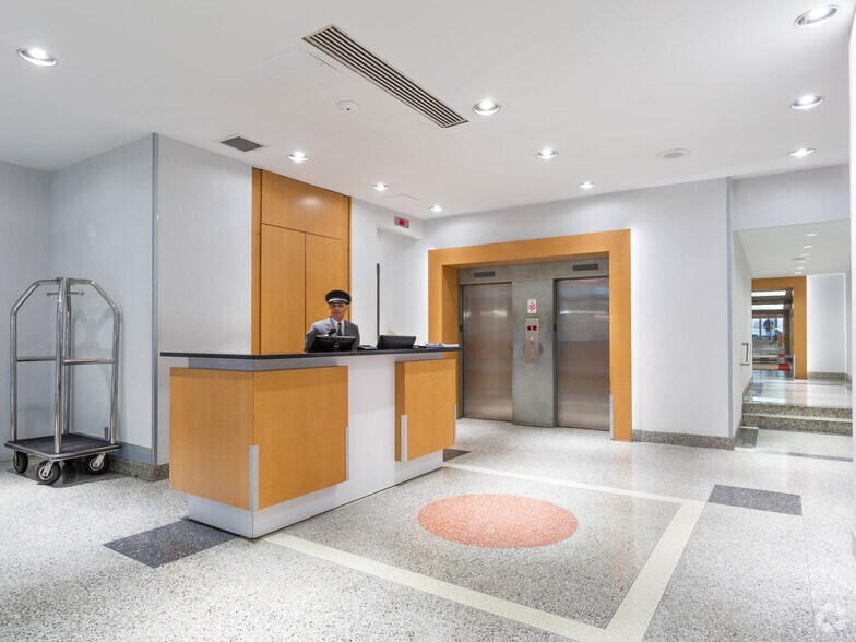 More Photos Of 330 W 58th St, New York Apartments For Lease
