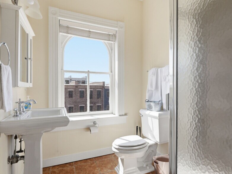 More Photos Of 8-10 E Main St, Richmond Apartments For Sale