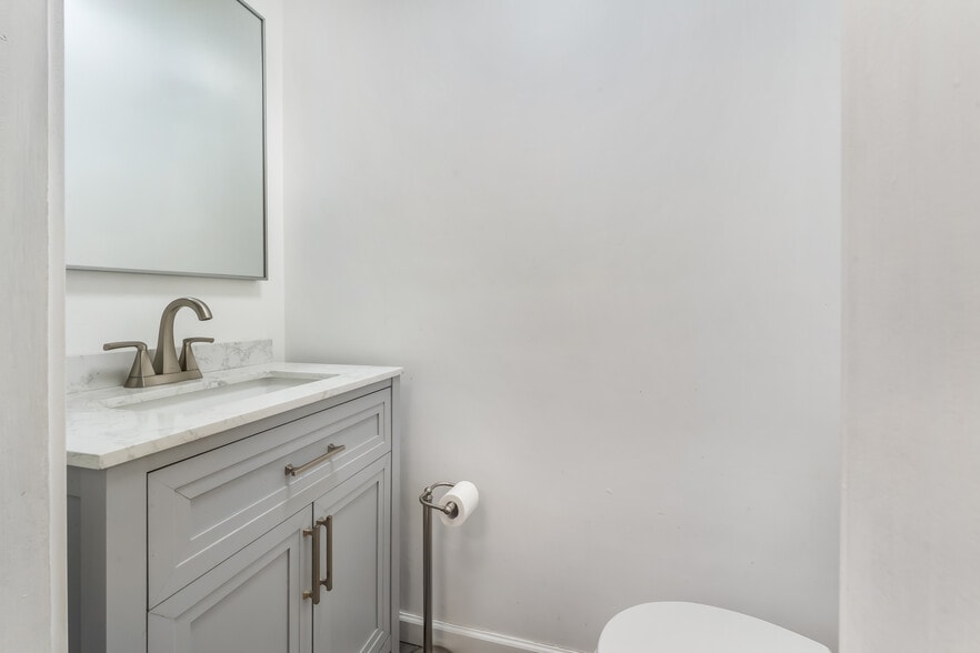 More Photos Of 22 Glenwood Ave, Jersey City Office Residential For Lease